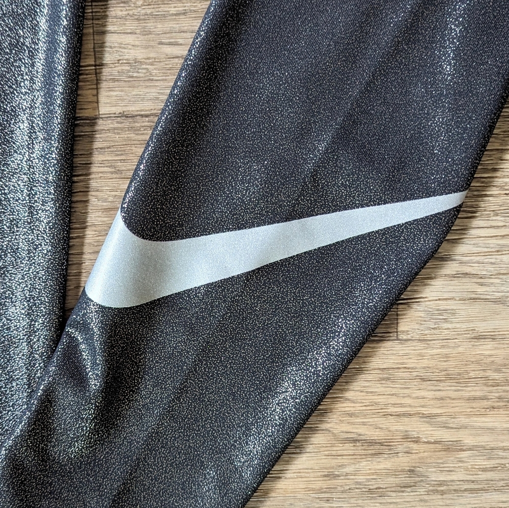 NWT Nike Pro Training Shimmer Metallic Black Silver Leggings Size Small - Picture 4 of 9